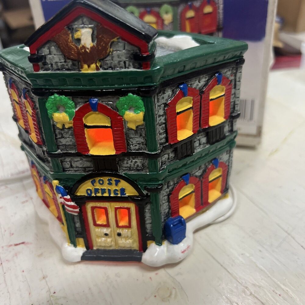 Wee Crafts Christmas Village 6" Post Off Office Light & Cord Painted